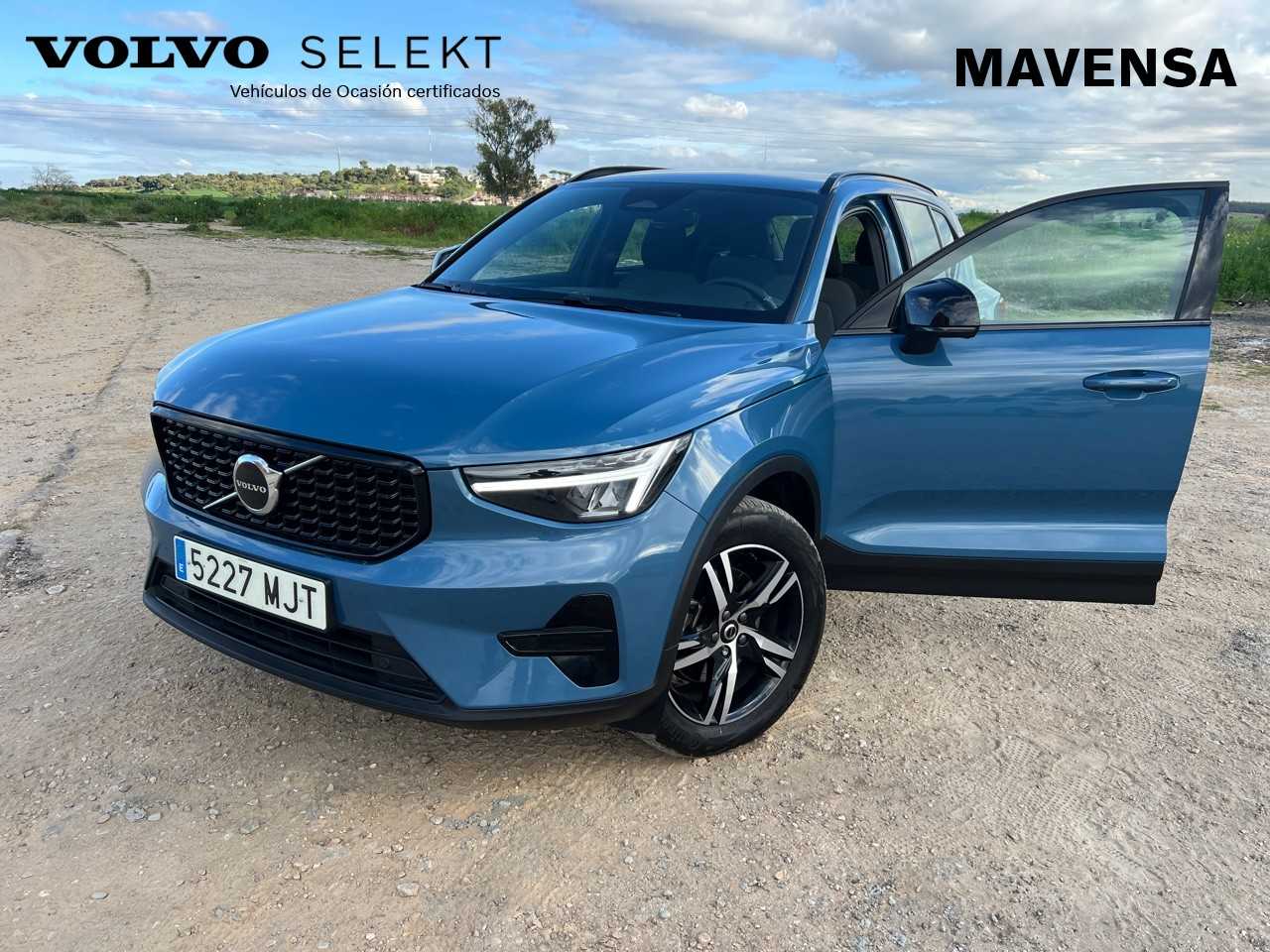 Volvo  XC40 Plus, B3 mild hybrid, Gasolina, Dark