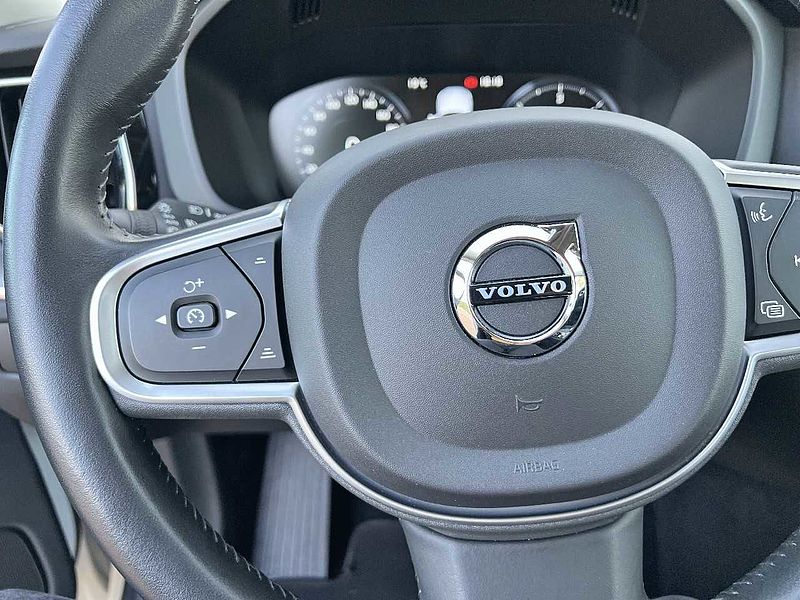 Volvo  XC60 Momentum Pro, B4 mild hybrid